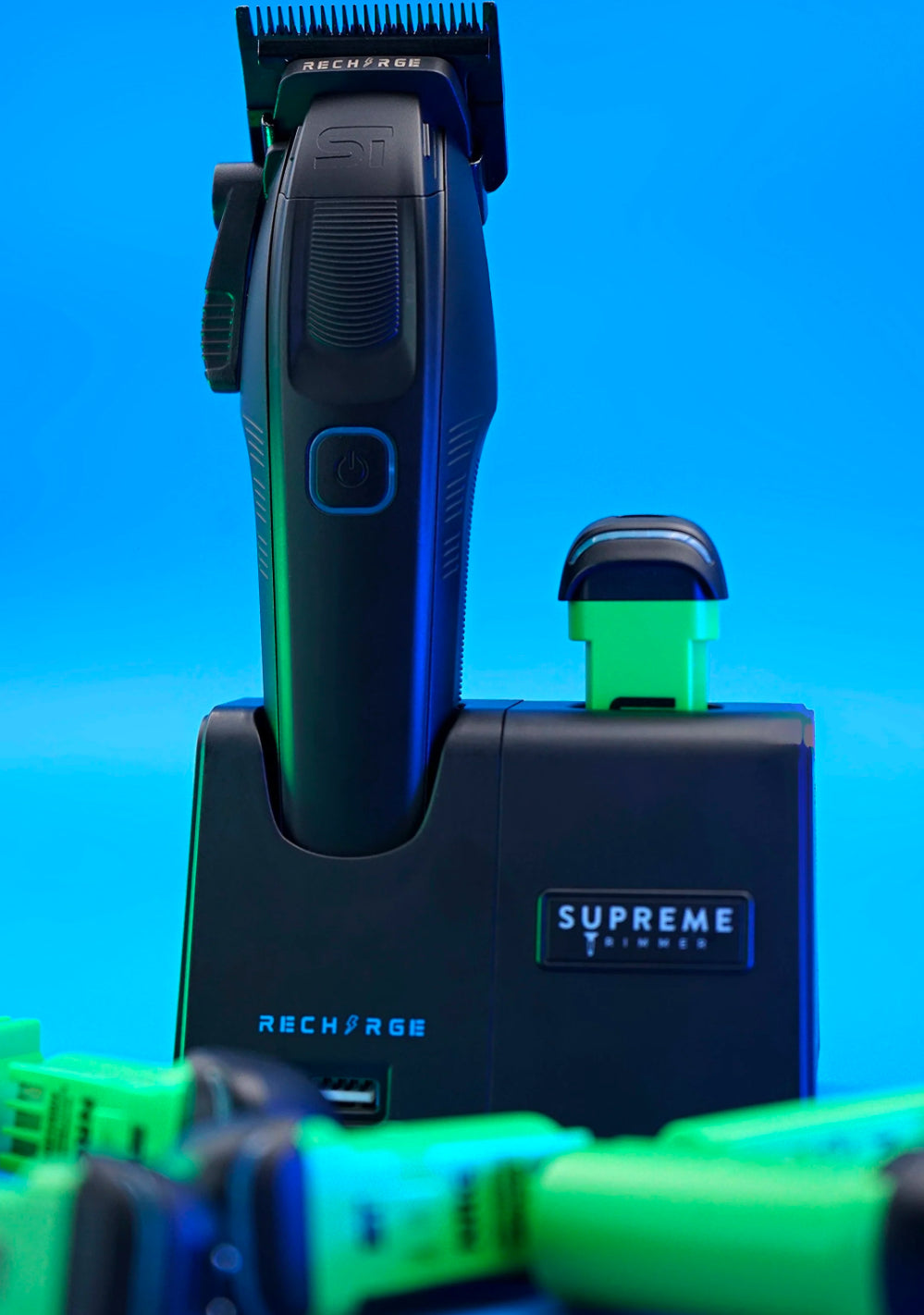Recharge Clipper- Removable Battery + Smart Charging Base - Black