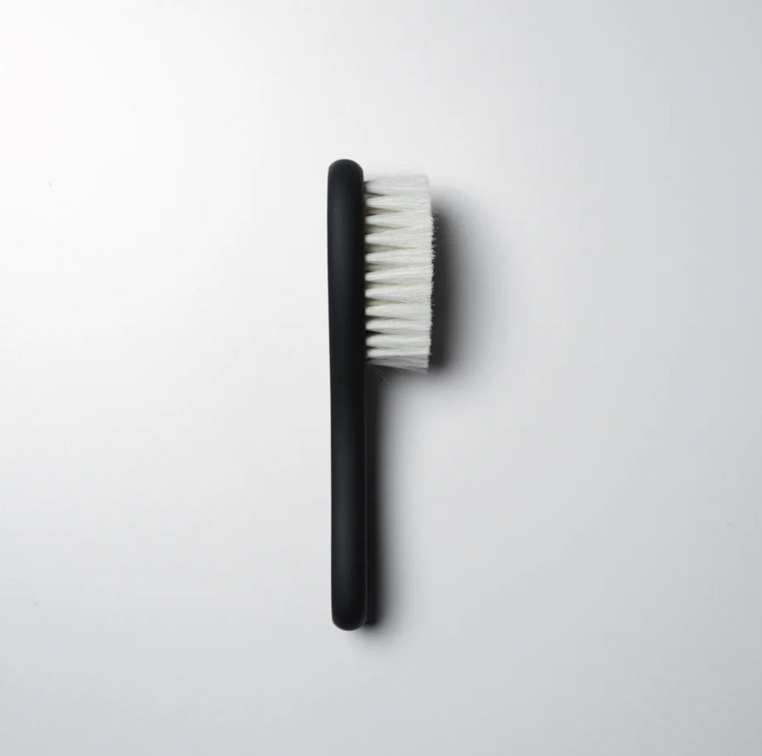 BRISTLE BRUSH